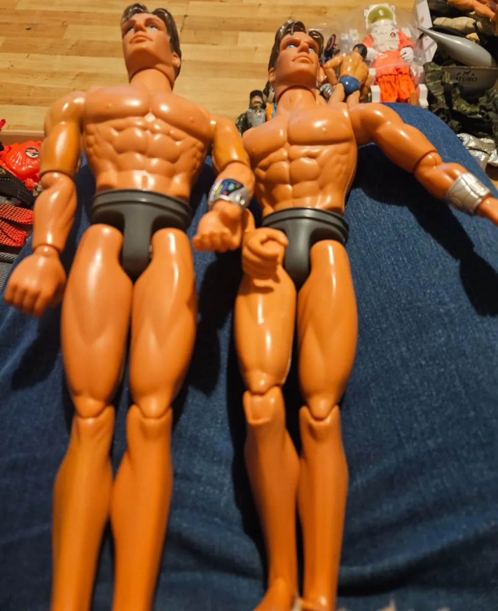 2 Max Steel Dolls with clothes and accessories - Image 1