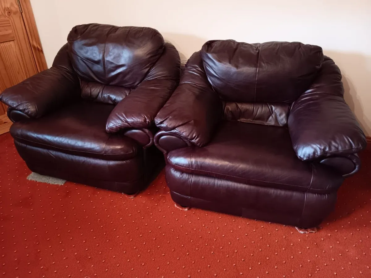 Couches and matching arm chairs - Image 2