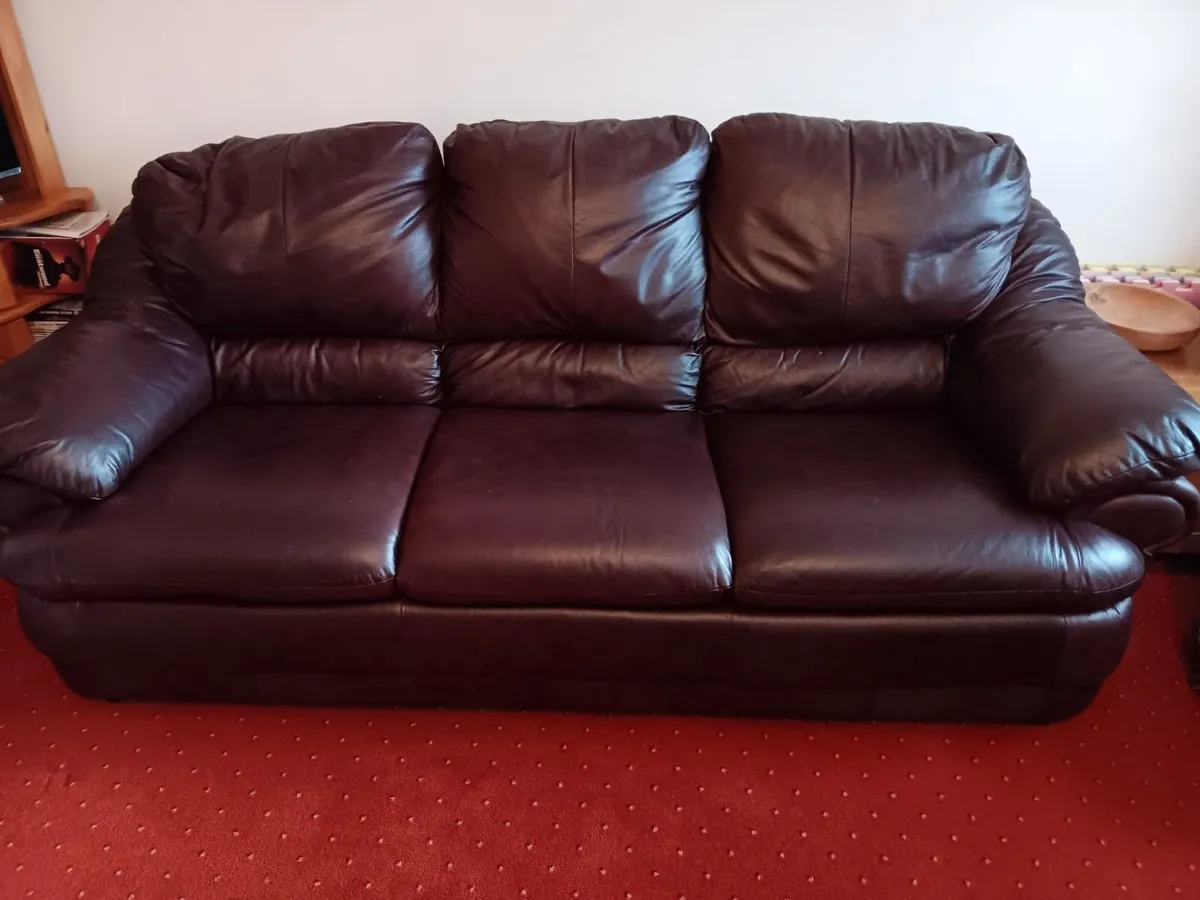 Couches and matching arm chairs - Image 4