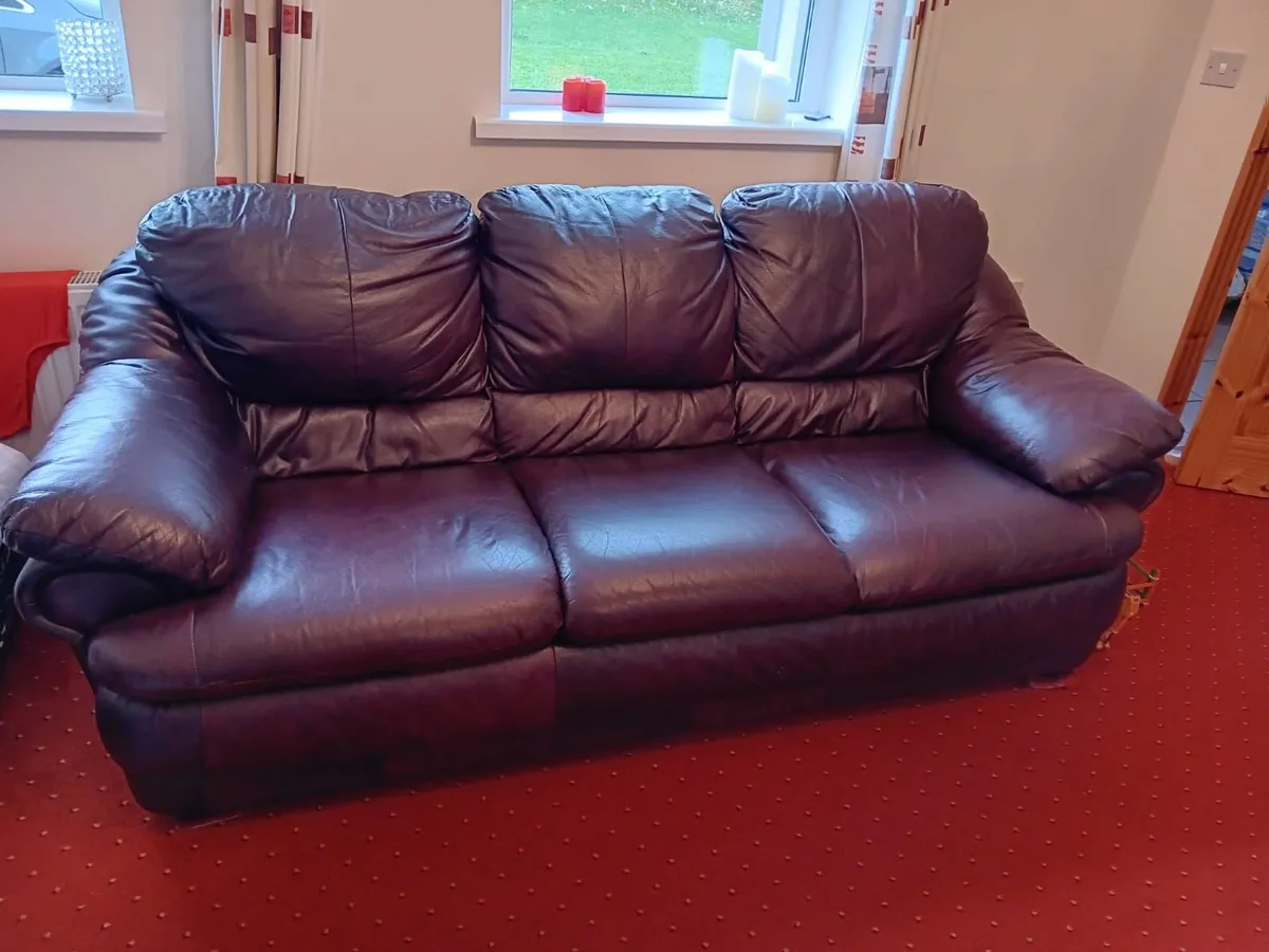 Couches and matching arm chairs - Image 3