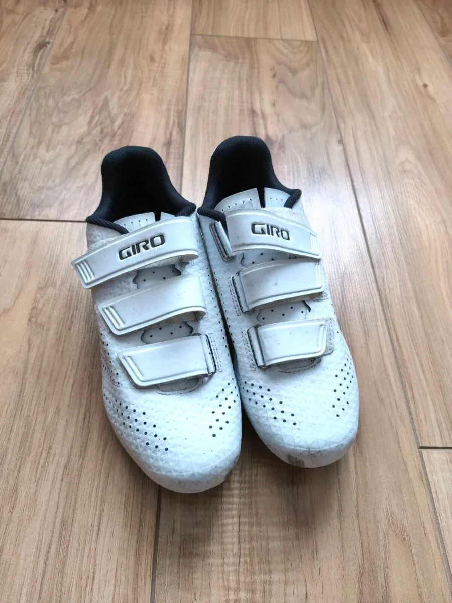 Giro Stylus size 42 like new - Image 2