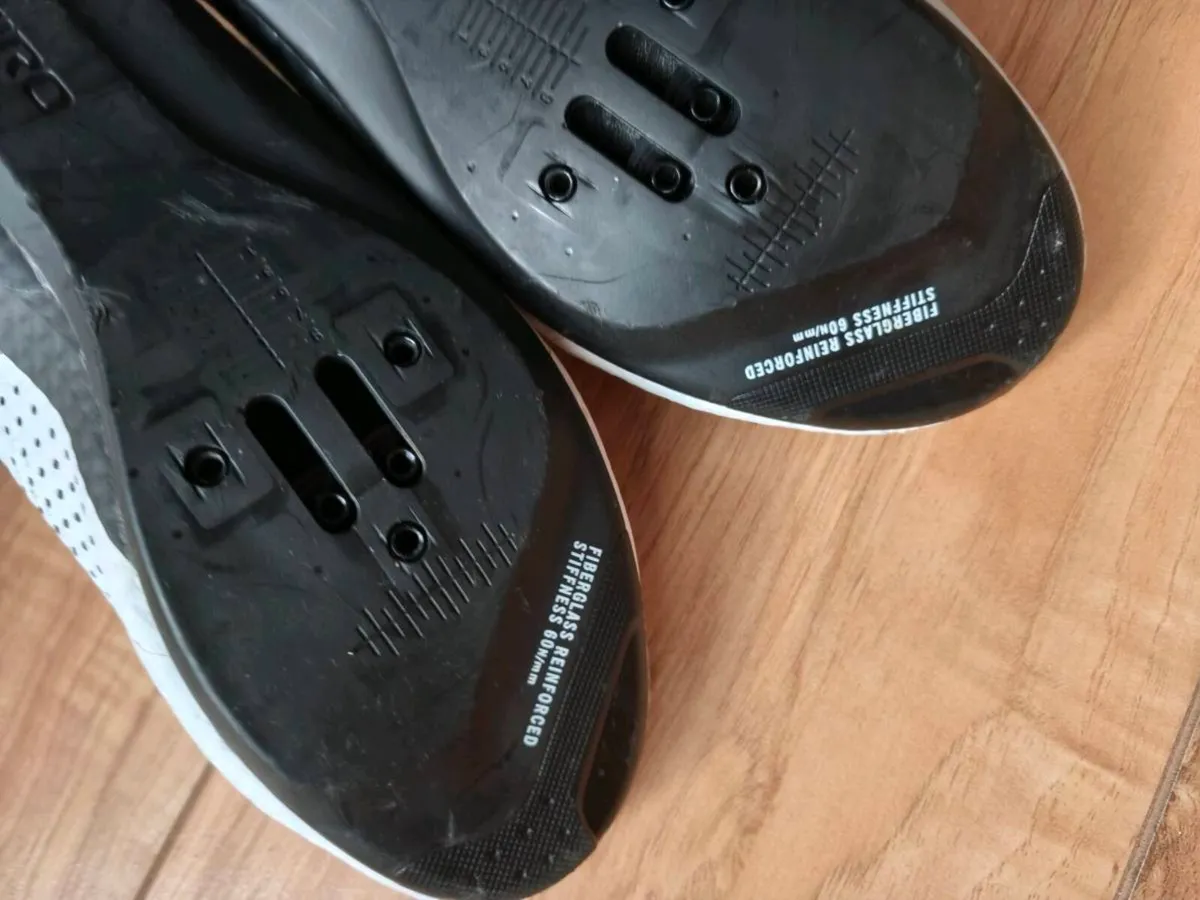 Giro Stylus size 42 like new - Image 3