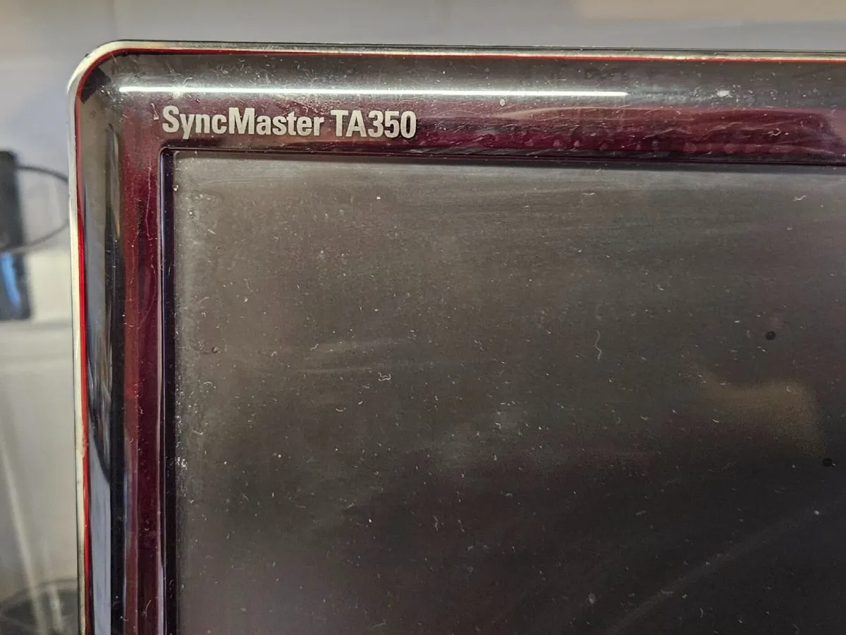 2 Small Monitors Keyboard Garmin - Image 1