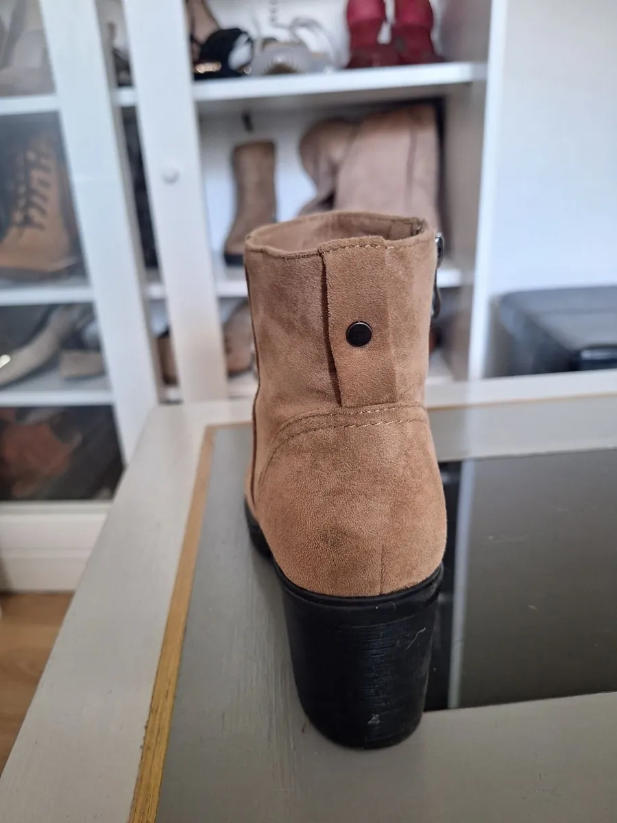 Shoes - Image 4