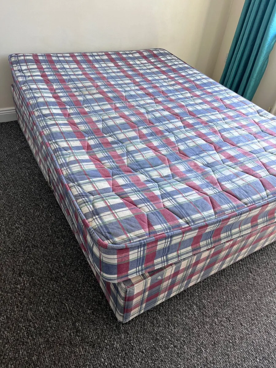 Free double and single beds with mattresses - Image 4