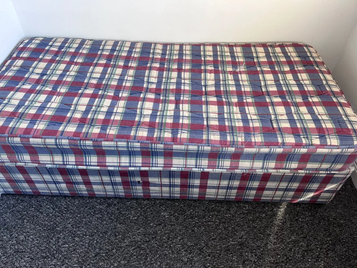 Free double and single beds with mattresses - Image 3