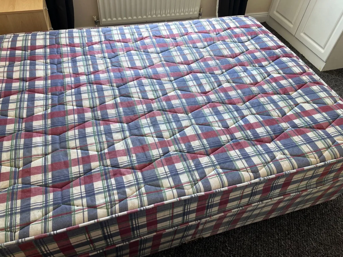 Free double and single beds with mattresses - Image 1