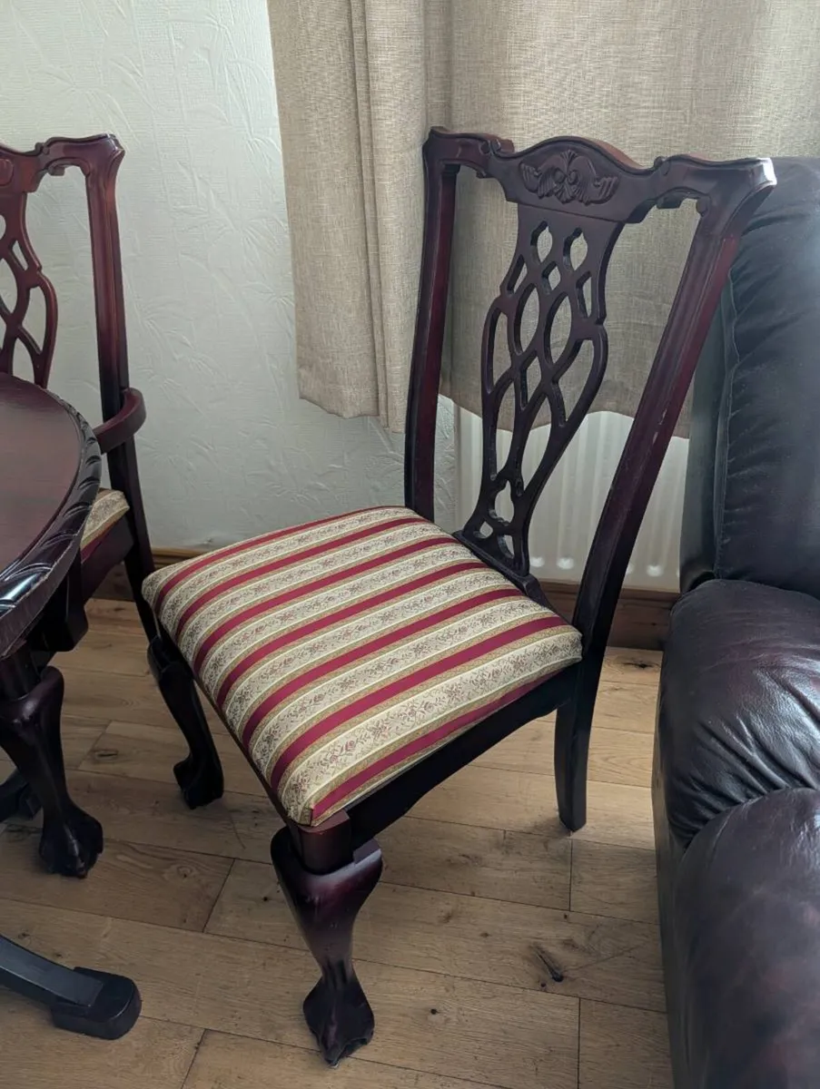 Table & Chairs - Image 4