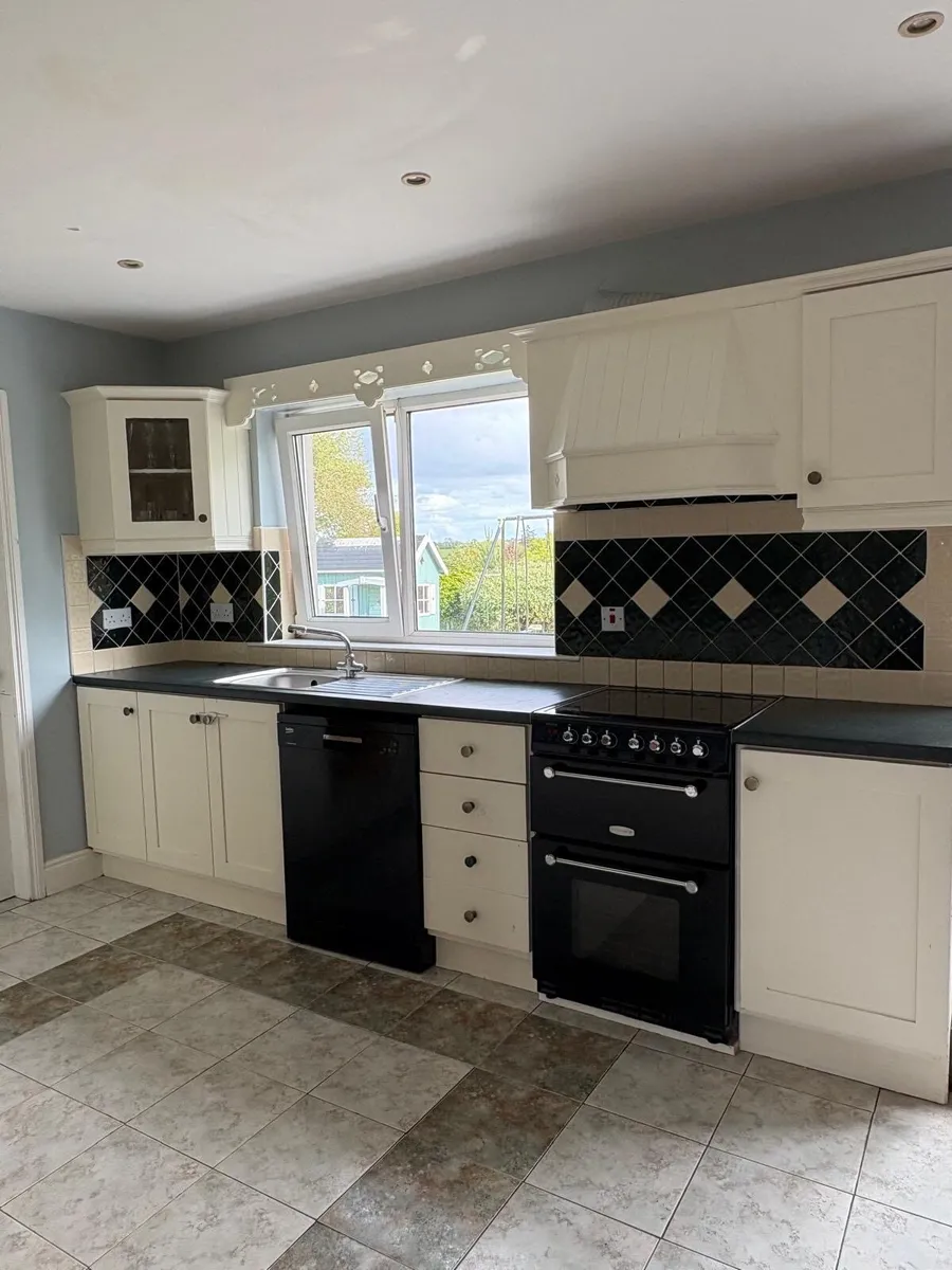 Kitchen - Image 2