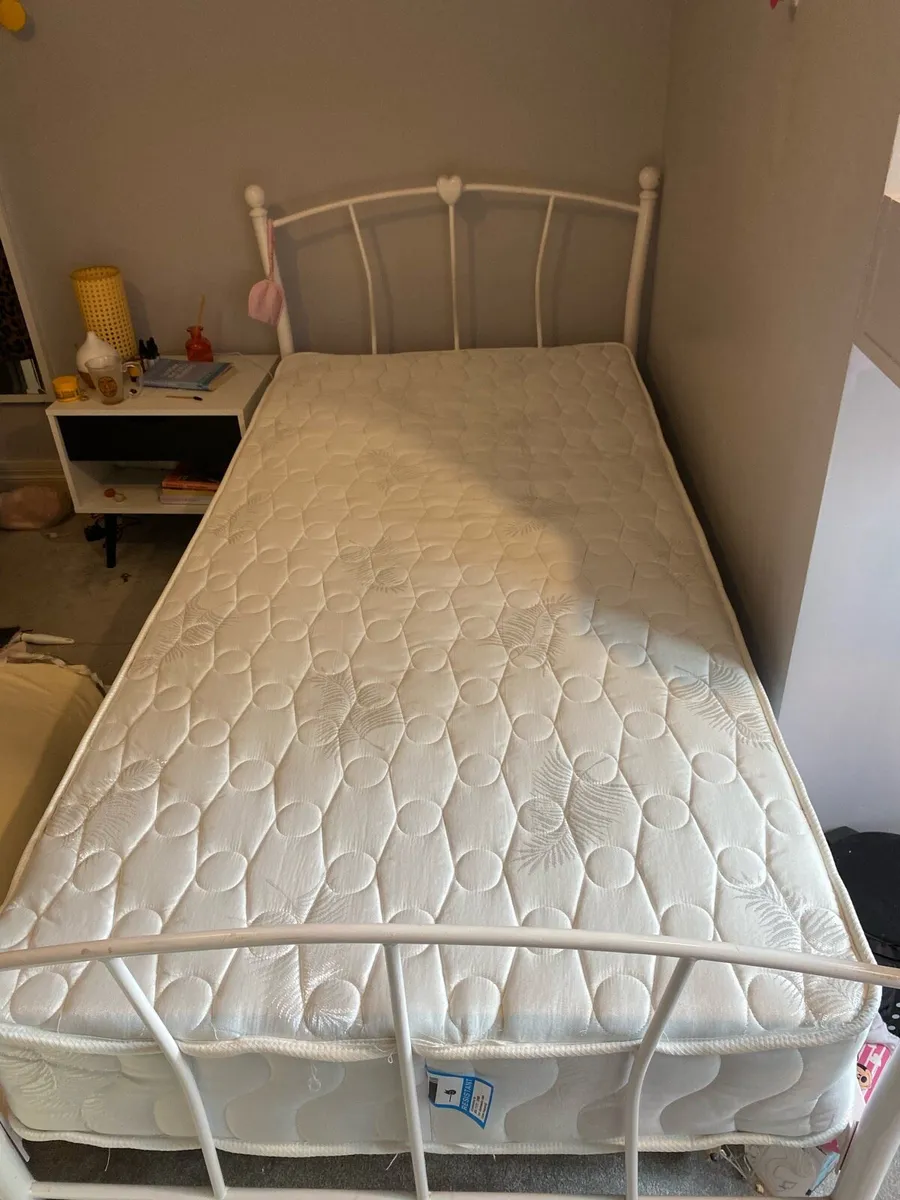 Single bed - Image 1