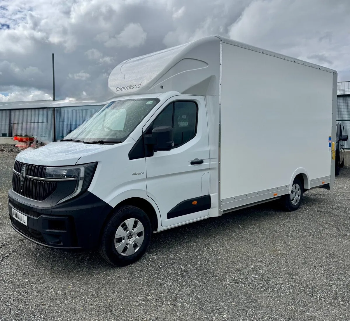 New unused Renault master low loader - Image 1