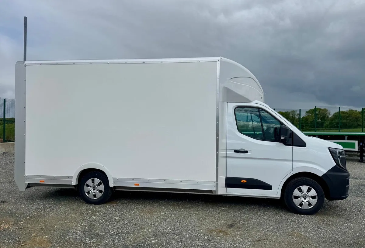 New unused Renault master low loader - Image 3