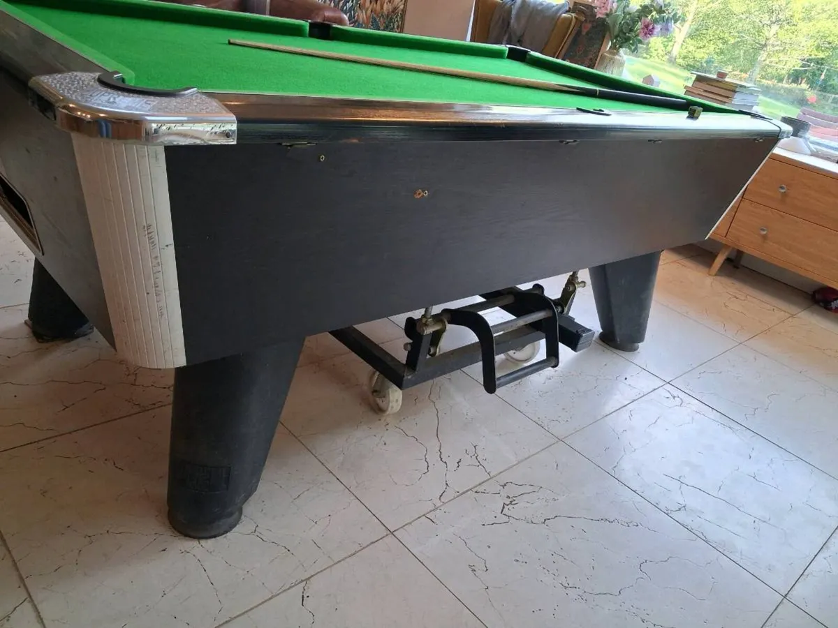 Pool table - Image 2