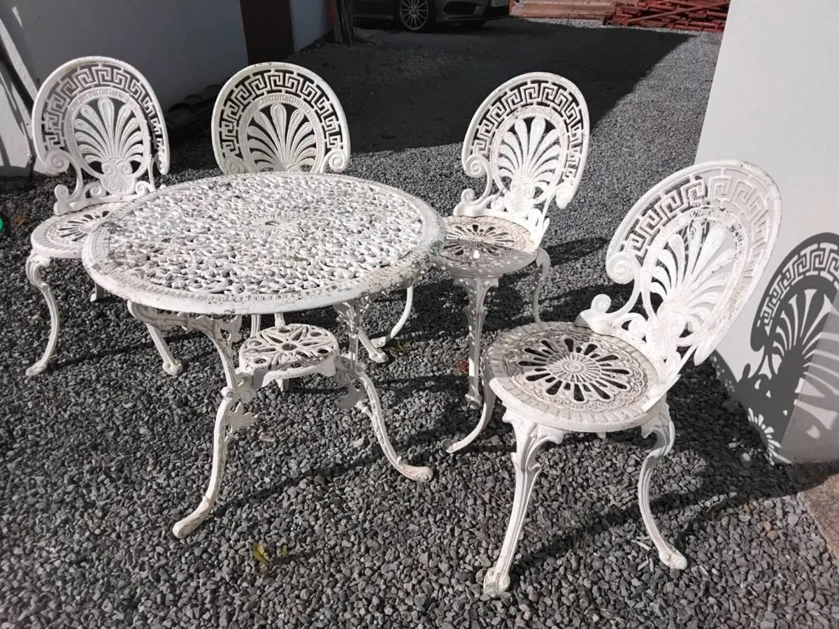 GardenTable &  Chairs - Image 1