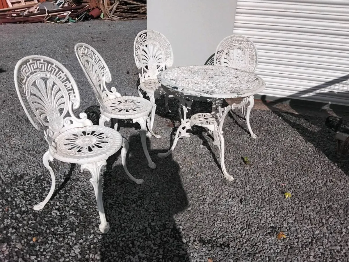 GardenTable &  Chairs - Image 4