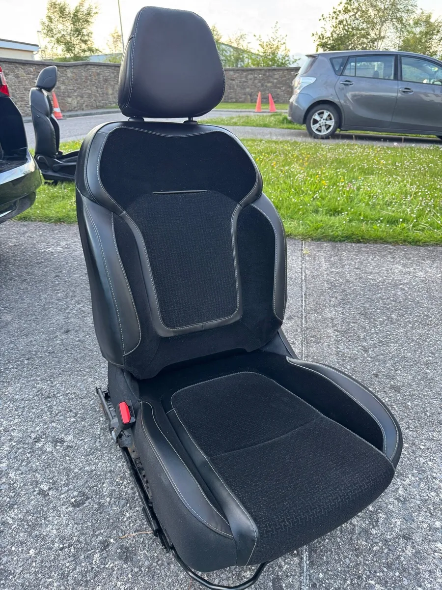 Megane 4 - Half Leather Seats - Image 1