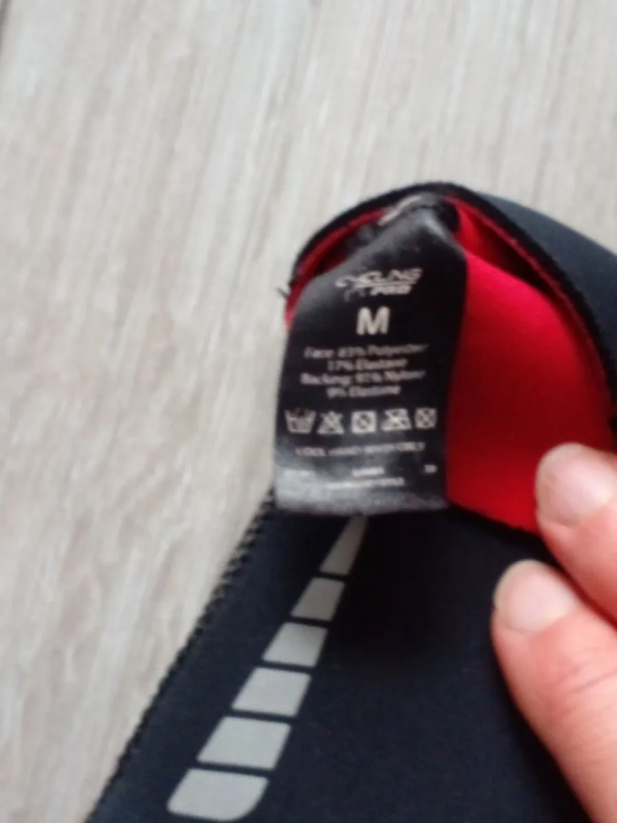 Cycling gloves - Image 1