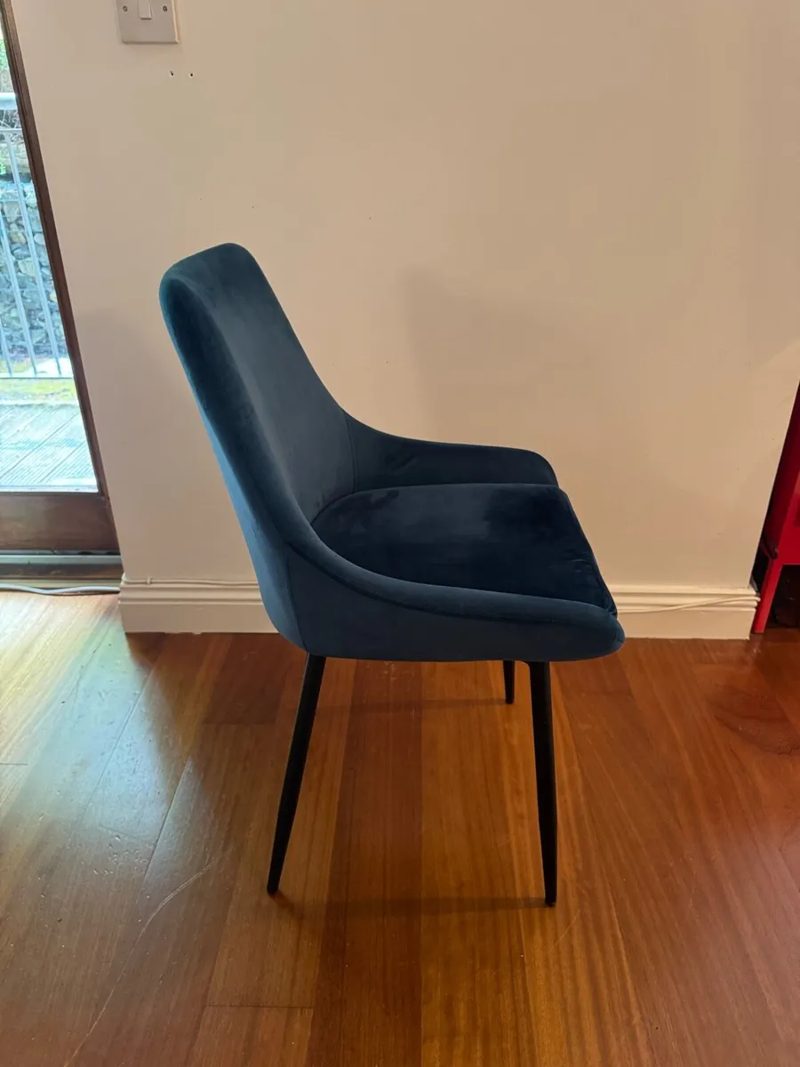 Blue velvet chairs x4 - Image 4