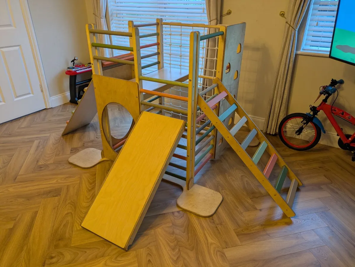 Childs indoor climbing frame with slide - Image 3