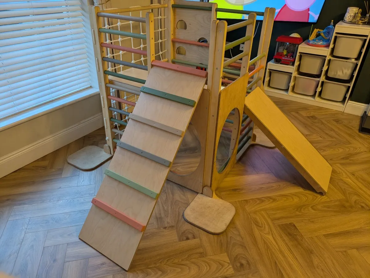 Childs indoor climbing frame with slide - Image 1