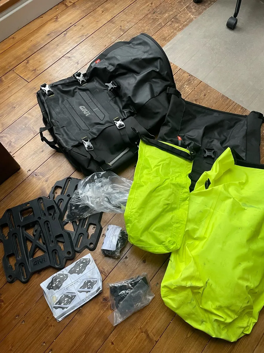 Givi Canyon 35L Soft Motorcycle Luggage as New - Image 2