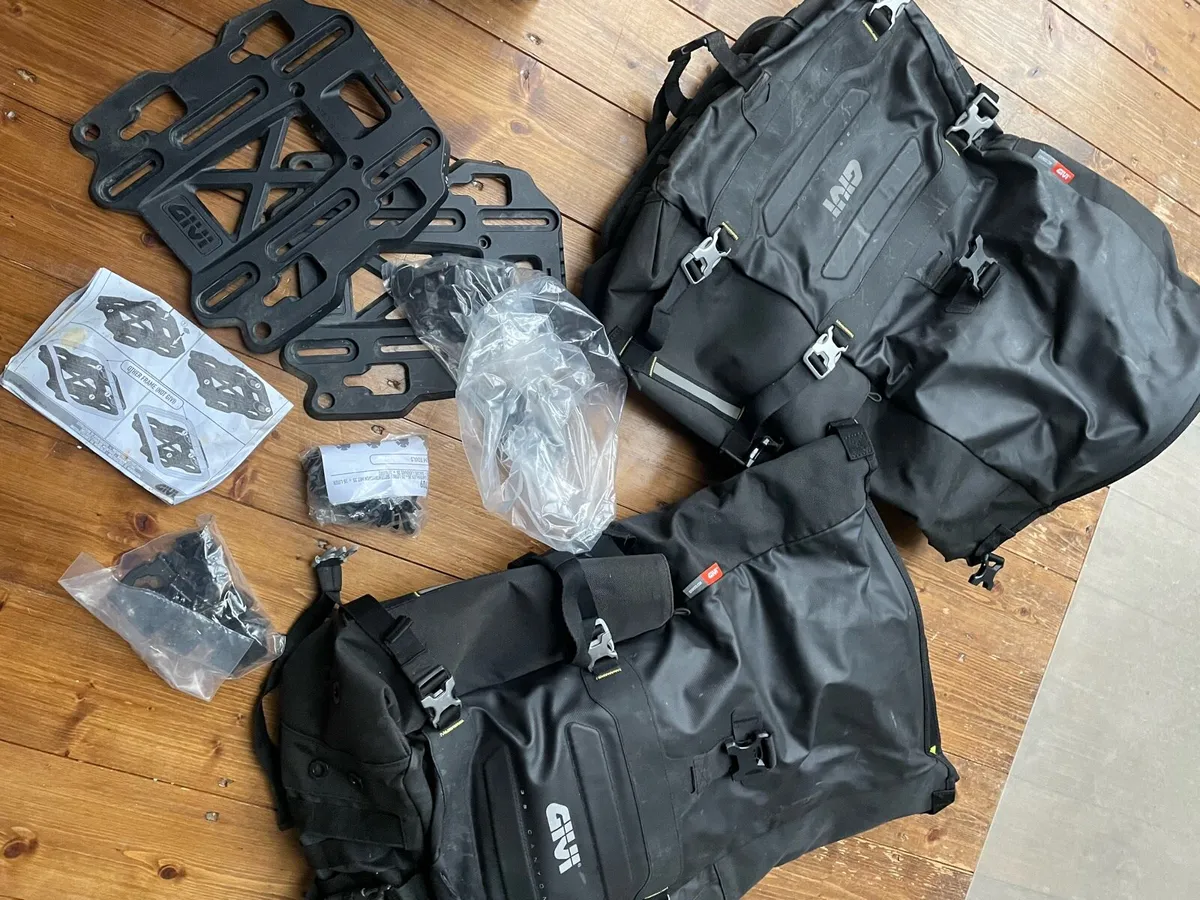 Givi Canyon 35L Soft Motorcycle Luggage as New - Image 3