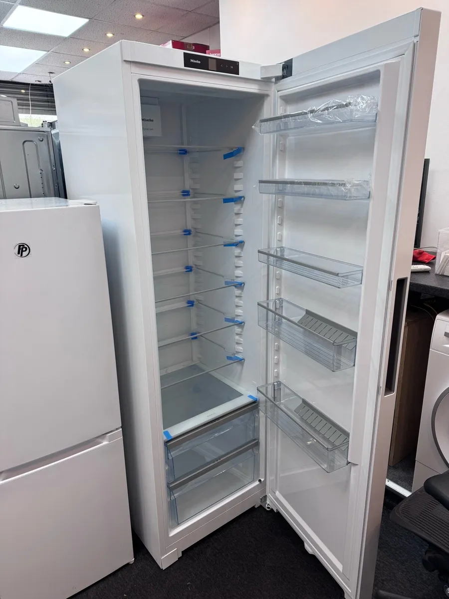 Miele KS4383DD WH Large Fridge 185 x 60 - Image 2