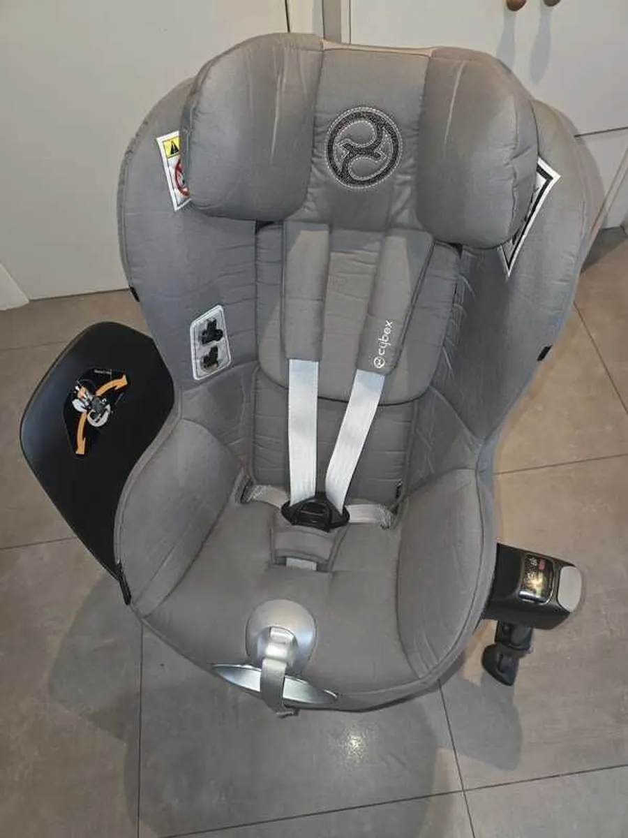 Cybex Sirona Z i-Size Car Seat  Base Z Swivel  Soho Grey - Image 1