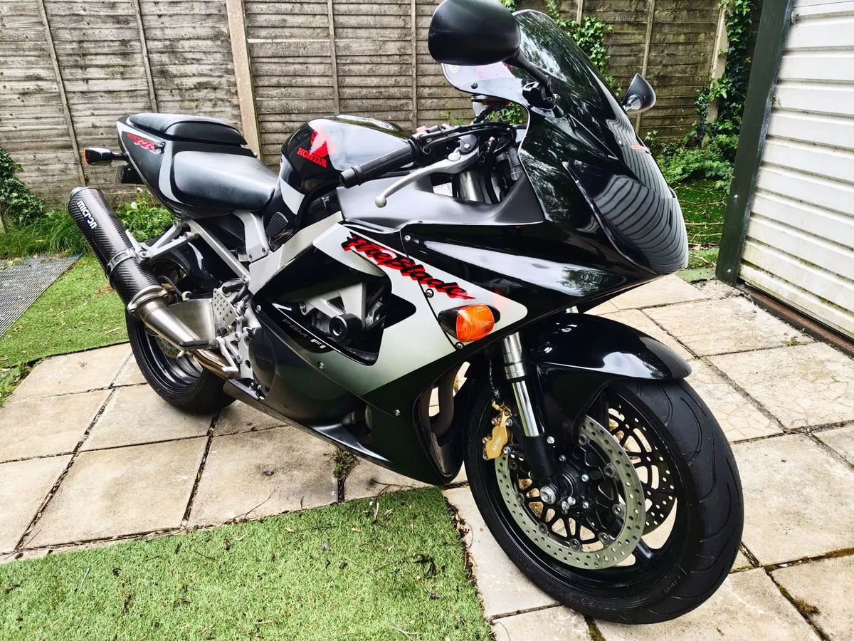 Honda CBR900RR - Image 1