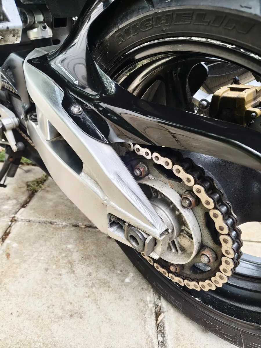 Honda CBR900RR - Image 4