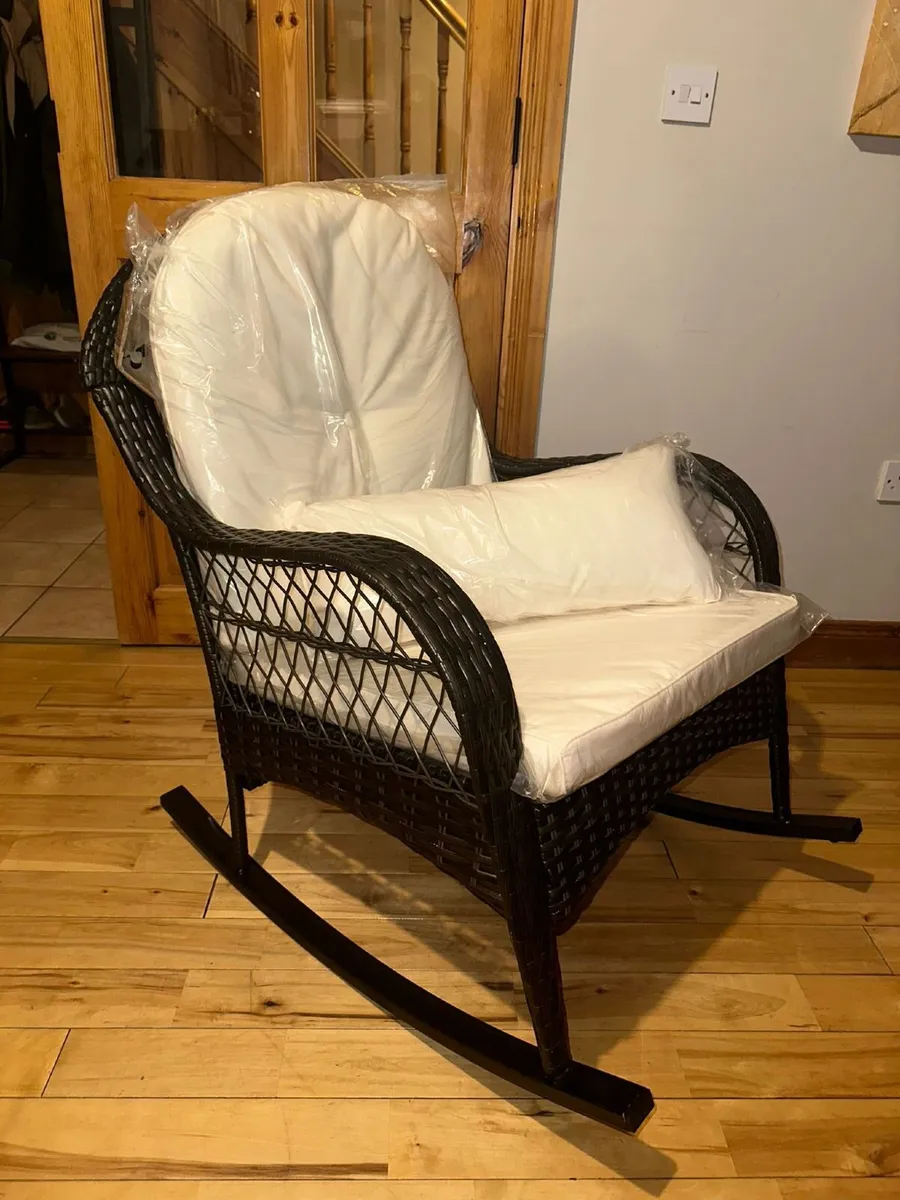 Costway Wicker Rocking Chair Outdoor Mix Brown Pat - Image 2