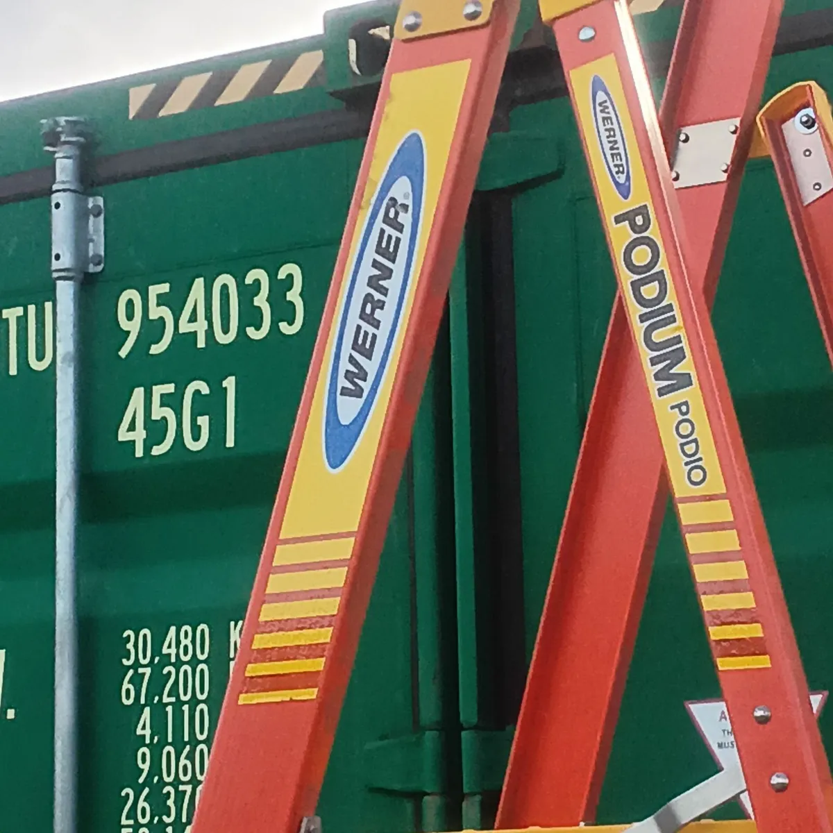 Ladder werner podium 6 rung fibreglass brand new - Image 2
