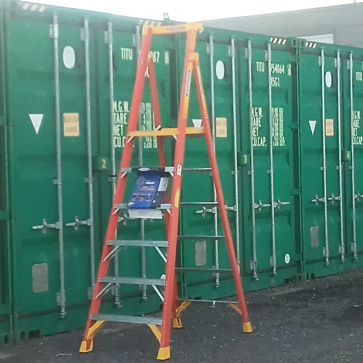 Ladder werner podium 6 rung fibreglass brand new - Image 3