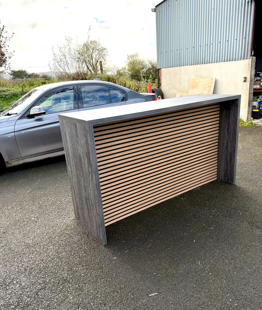 Reception desk - Image 1