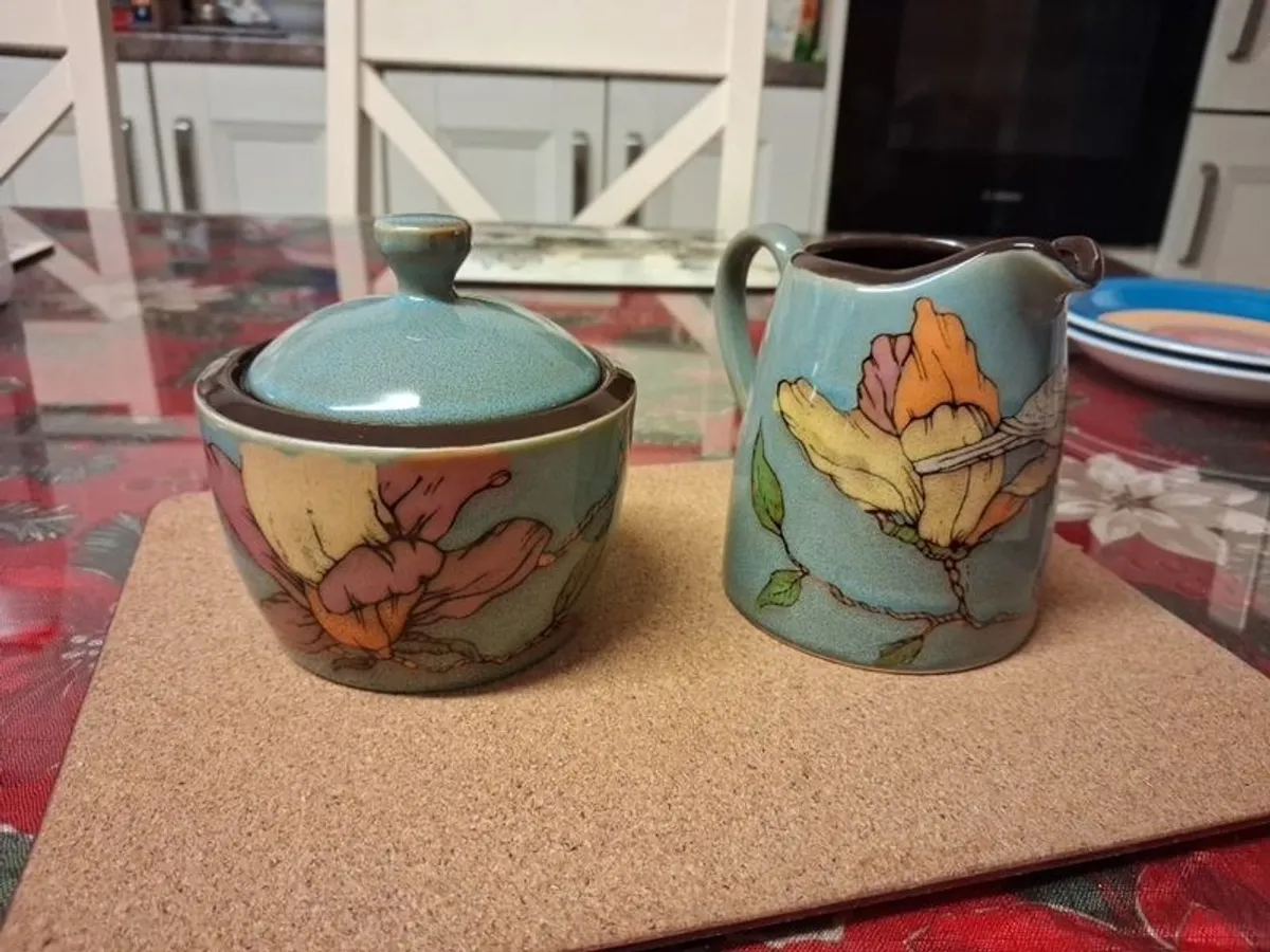 Jug,sugar bowl, and 2 mugs - Image 2