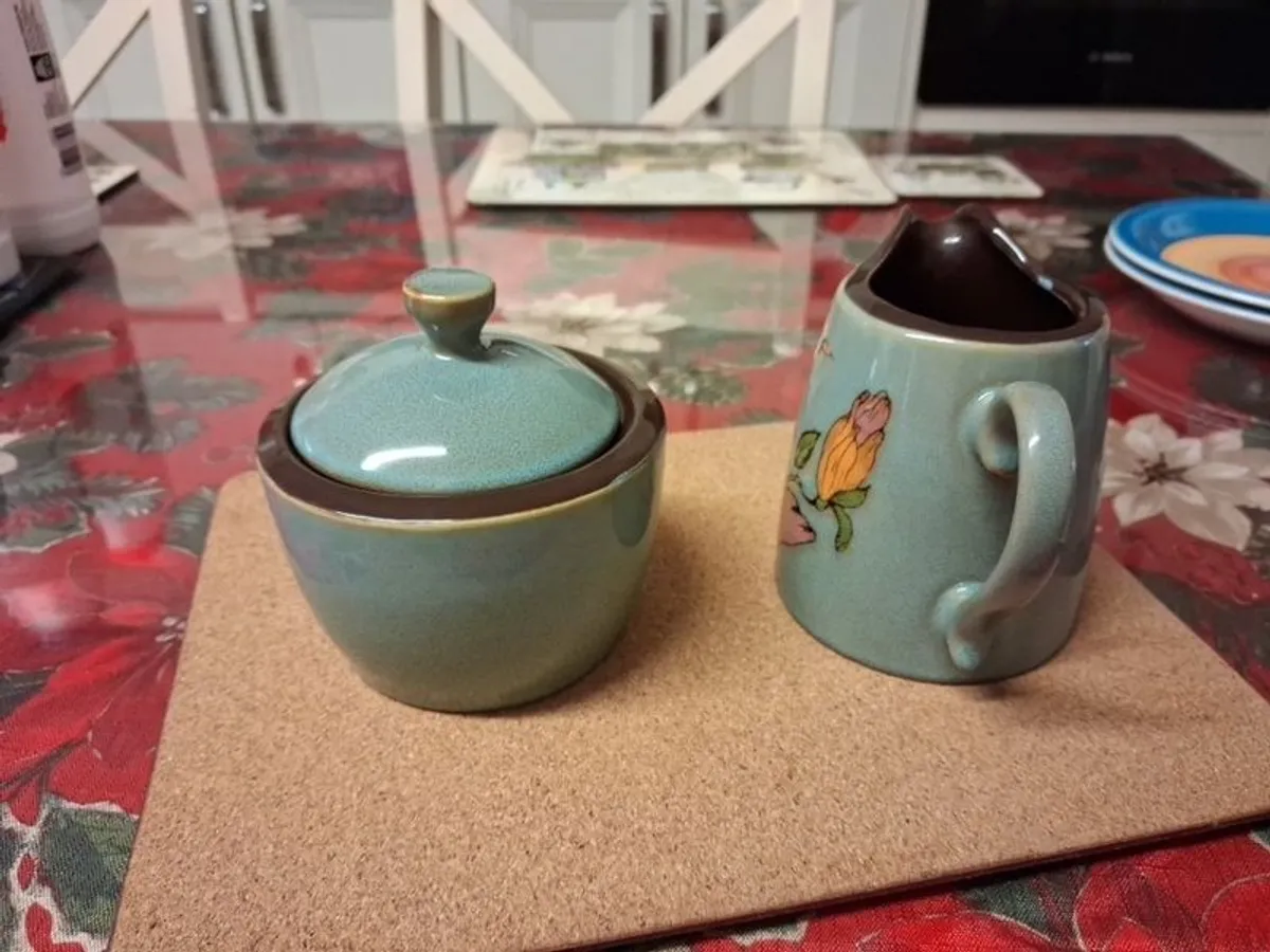 Jug,sugar bowl, and 2 mugs - Image 3