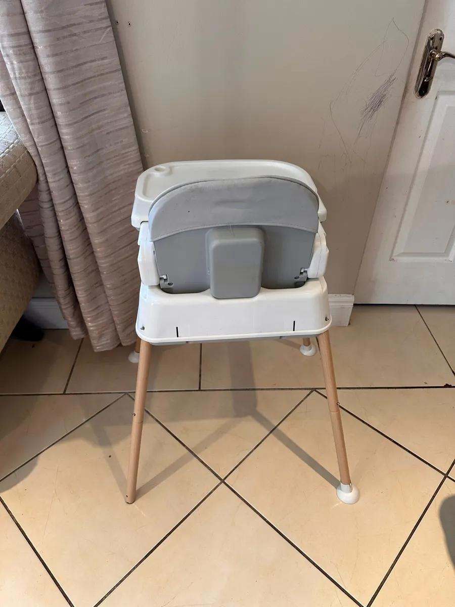 High chair for baby feeding - Image 3