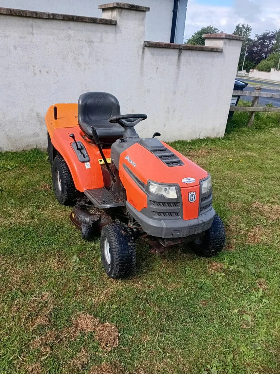 Ride on lawnmower - Image 1