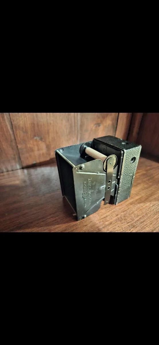 Vintage Camera Zeiss Ikon Box Tengor - Image 1