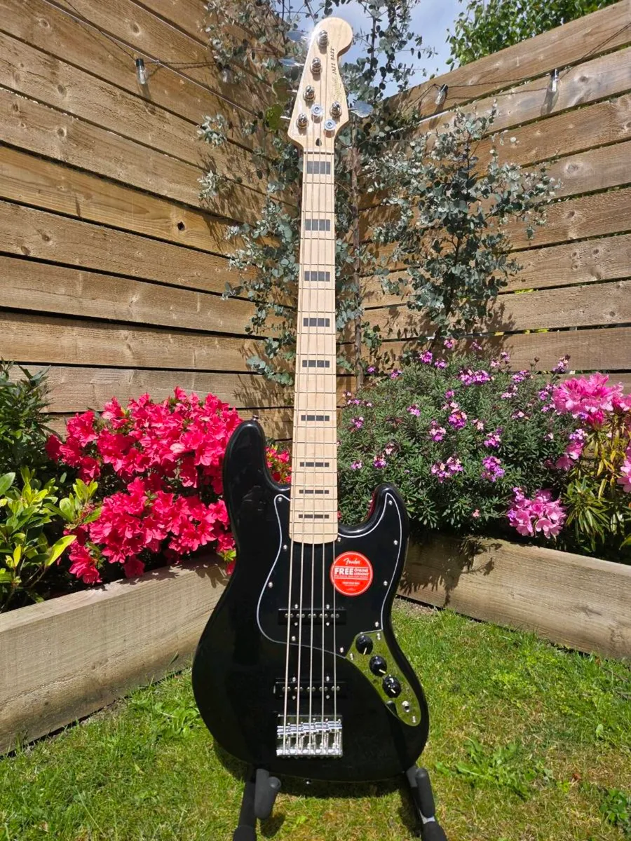 Squier Active Jazz Bass 5 String - Image 1