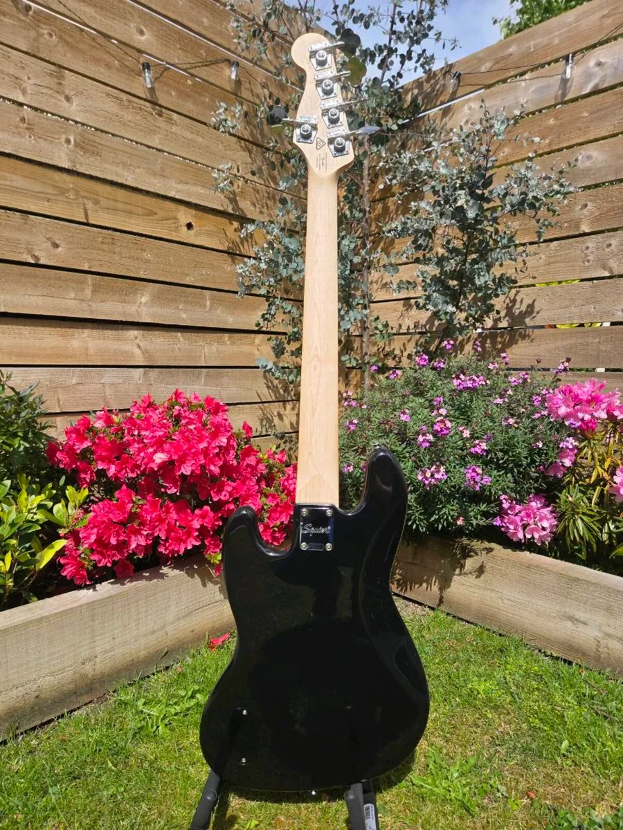 Squier Active Jazz Bass 5 String - Image 2