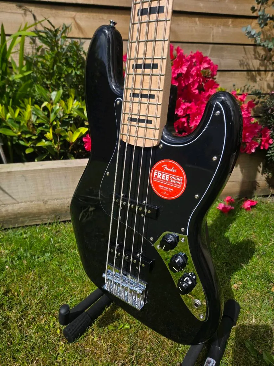 Squier Active Jazz Bass 5 String - Image 3