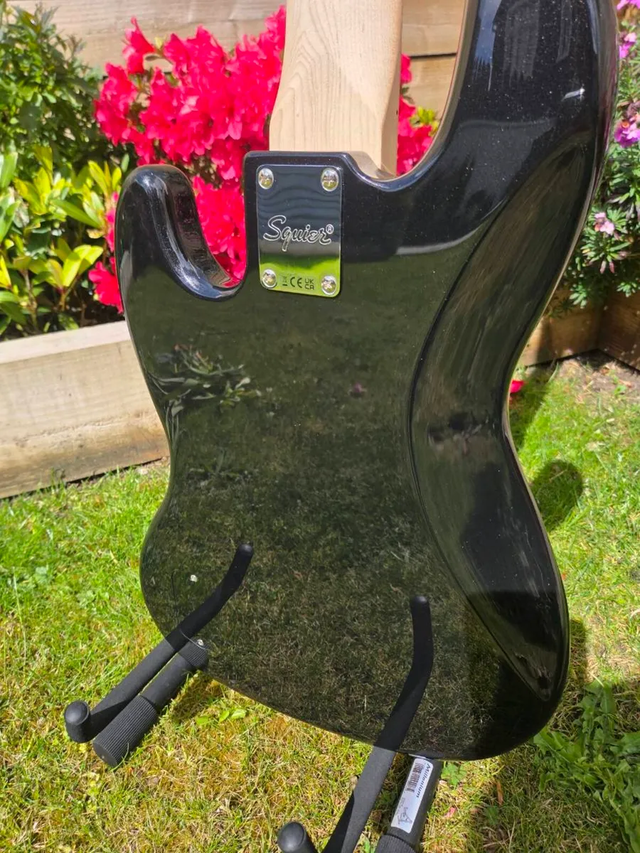 Squier Active Jazz Bass 5 String - Image 4