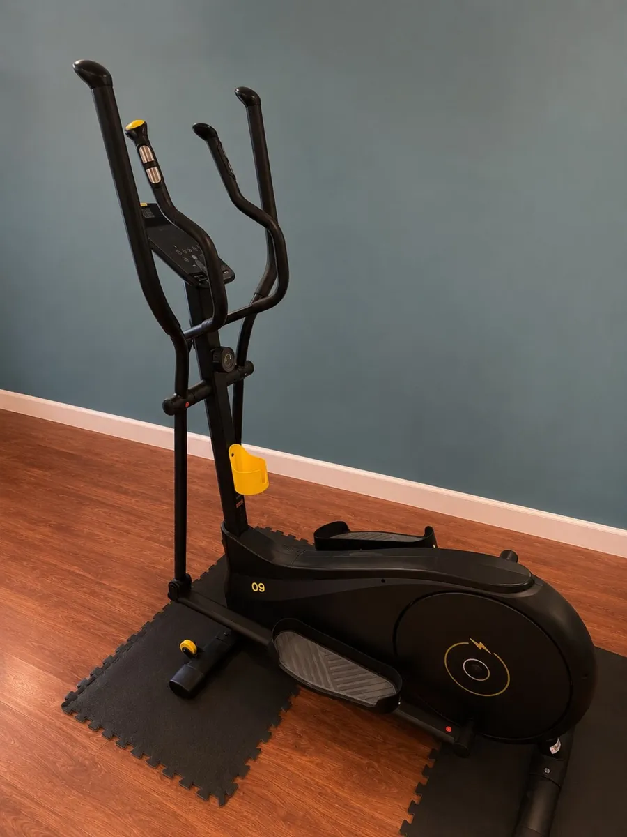 Domyos EL520 Cross Trainer / Elliptical – Excellen - Image 1