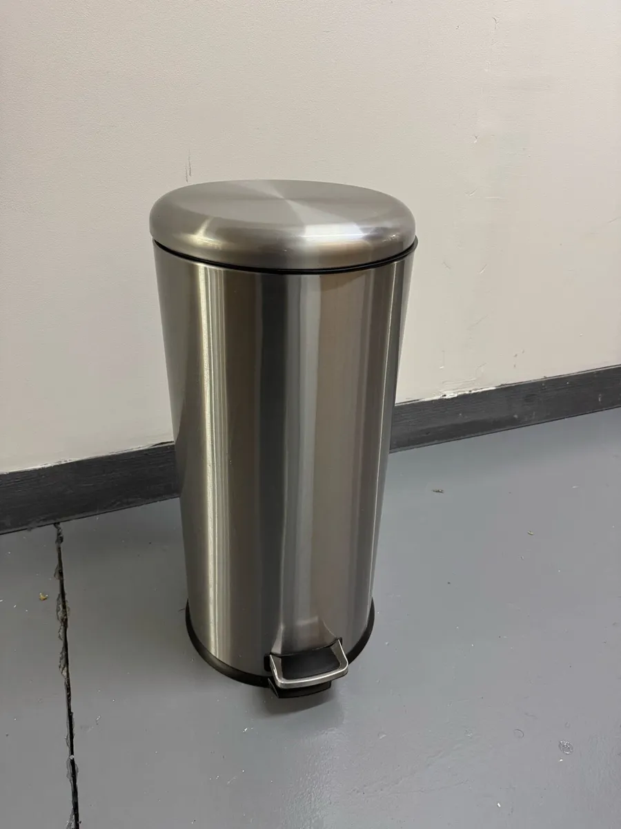 Metal Pedal Bin 30 Litre - Image 1