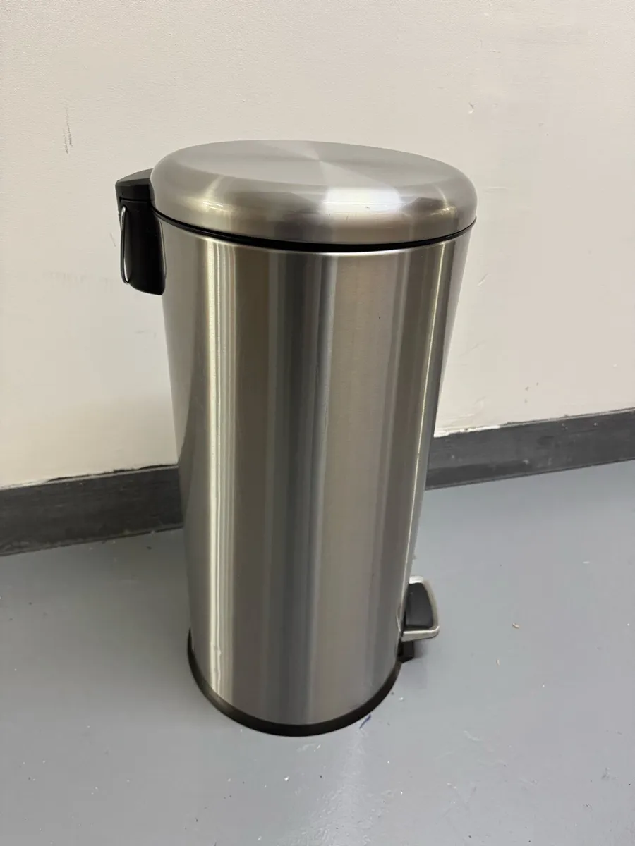 Metal Pedal Bin 30 Litre - Image 2