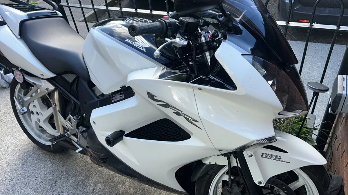 Honda VFR 800 VTEC 2011 - Image 1