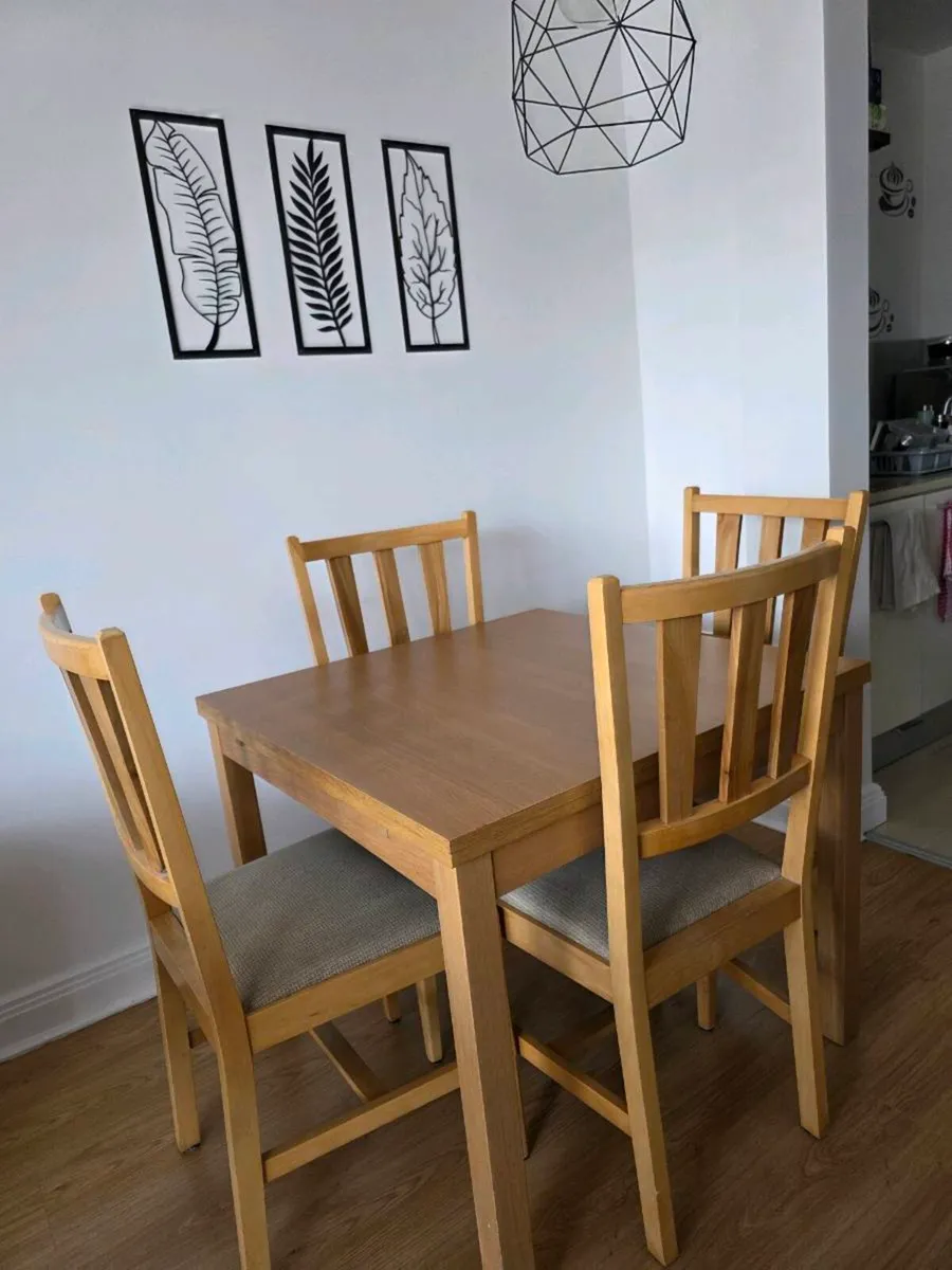 Extendable table with oak wood 4 chairs - Image 2