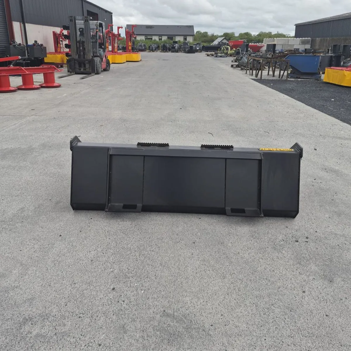 Heavy Duty Skid Steer Buckets - Image 3