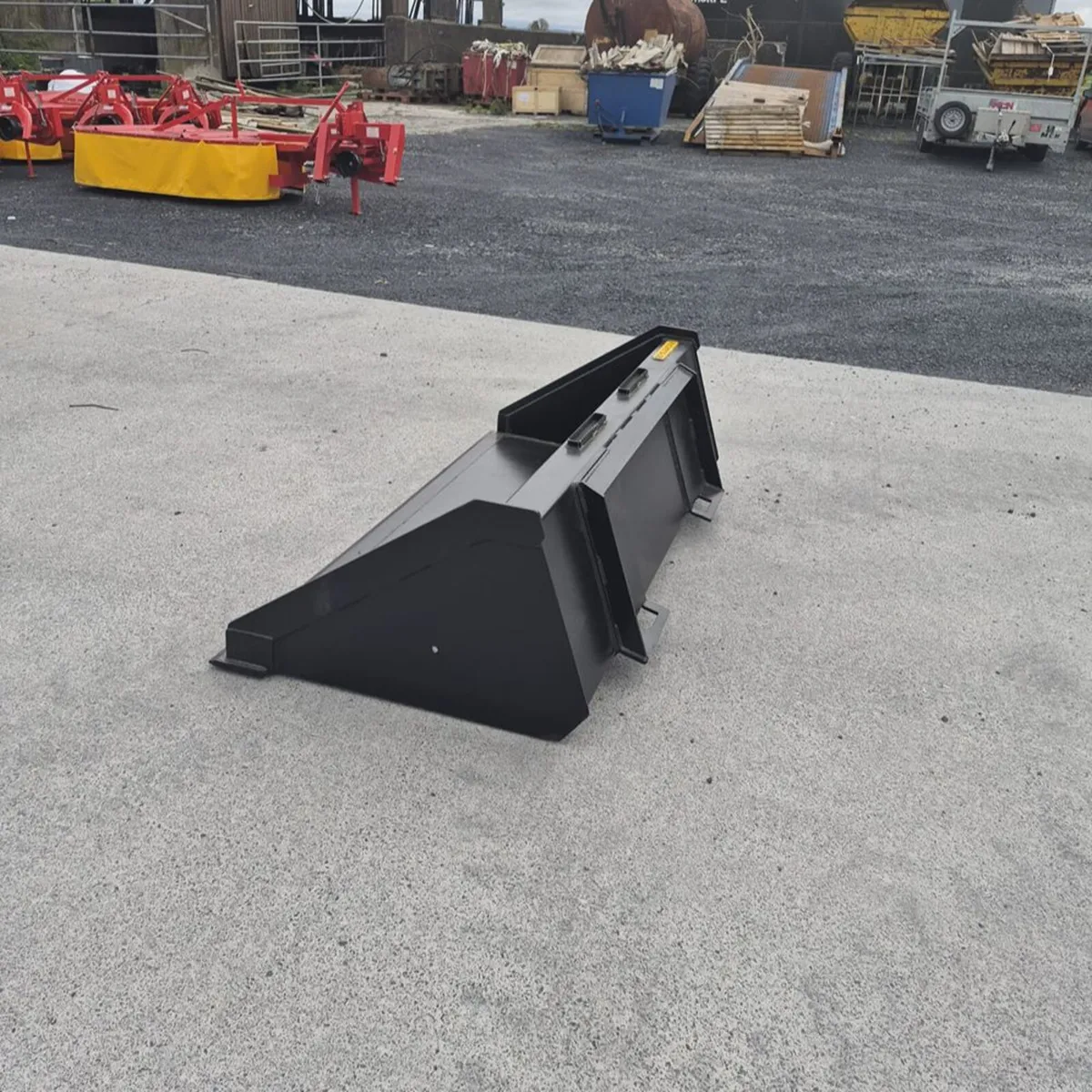 Heavy Duty Skid Steer Buckets - Image 4